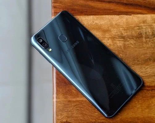 三星打造最强千元机5000毫安64g三摄首发红米价