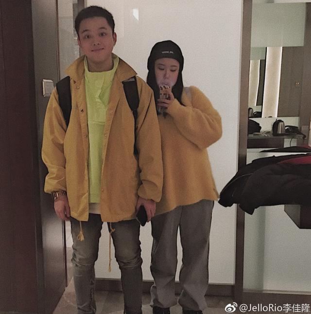 《星球坠落》的演唱者李佳隆,每场演唱会都带上女友秀恩爱_朋友