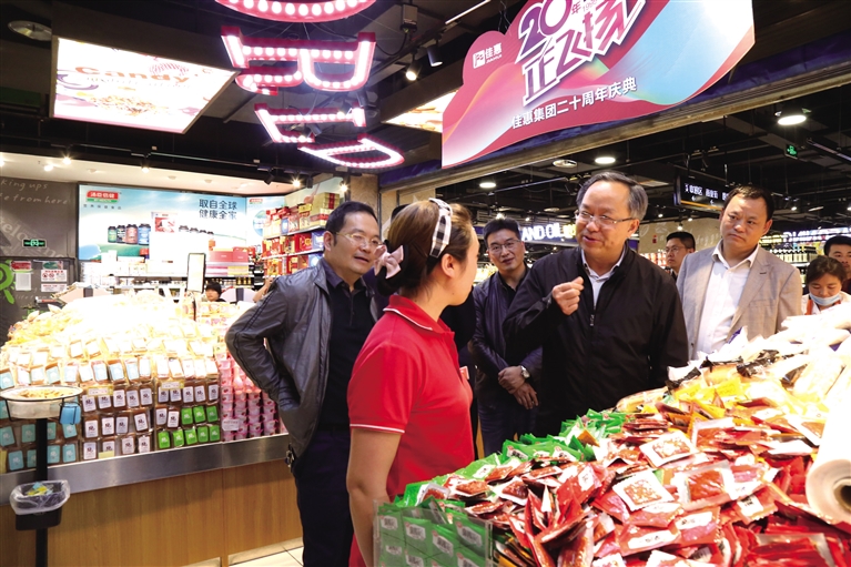 餘長明帶隊檢查安全穩定自然災害防治和市場保供工作