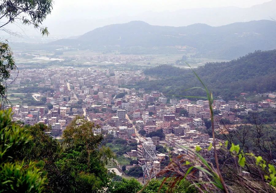 上世纪八十年代,我曾跟同安县交通局施工来到大帽山农场.