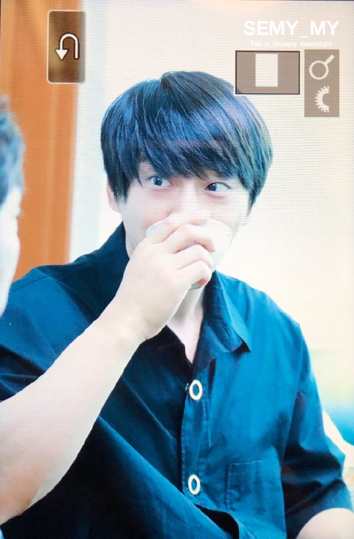 顺毛素颜嫩出新高度黄致列出席龟尾图书馆一周年纪念典礼活动