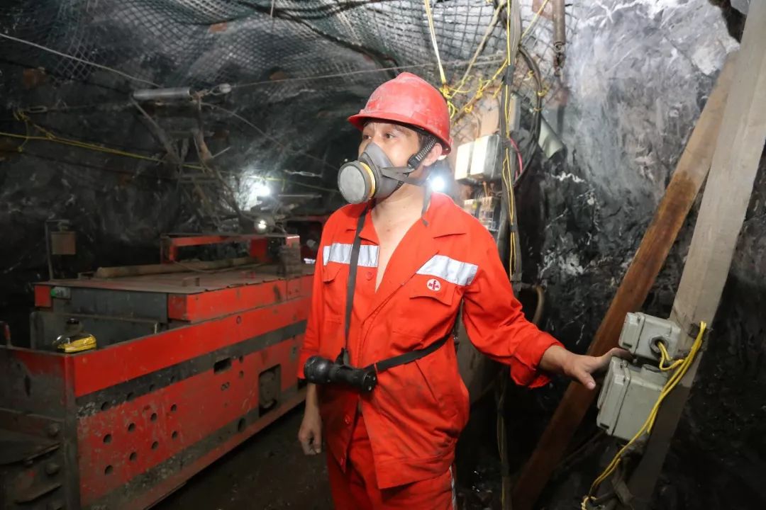 致敬见不到太阳的探索者650米矿井下的工作环境