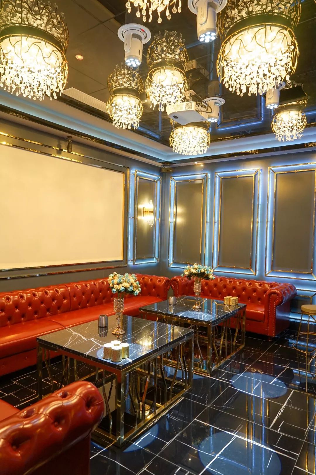 17年的青岛老牌ktv豪华升级,免费唱10天!目测要被挤爆!_包厢