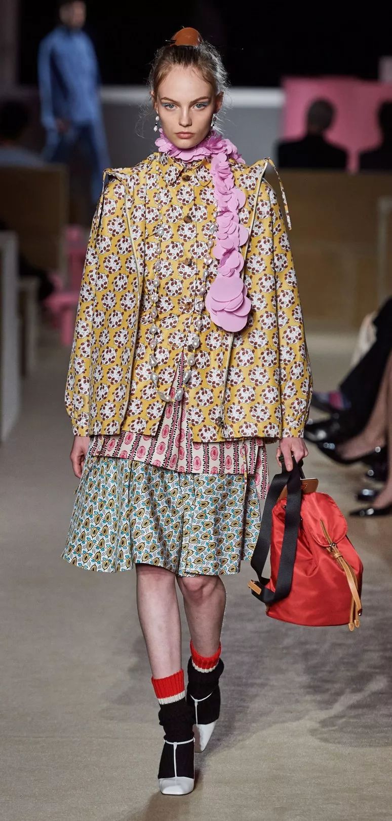 prada2020早春秀堪称行走的春日穿搭指南来了