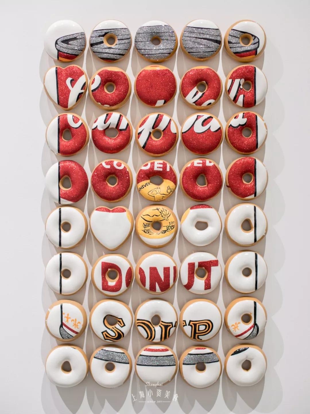 第一件作品以来金载容便十分热衷于致敬波普艺术这件dount soup by