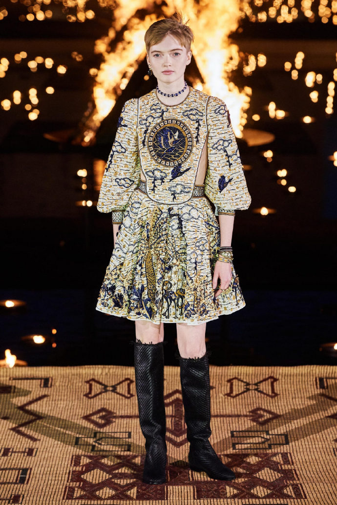 迪奥dior2020的连衣裙漂亮的印花真是复杂的眼花缭乱