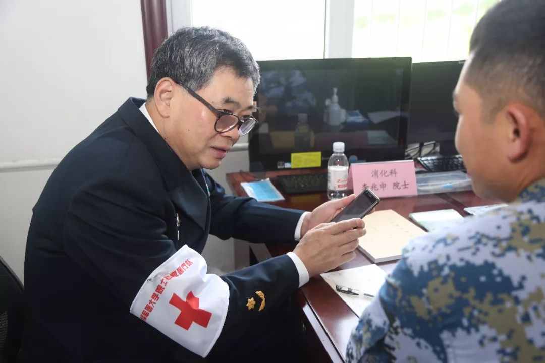 健康海疆行院士专家团队用行动关爱水兵健康