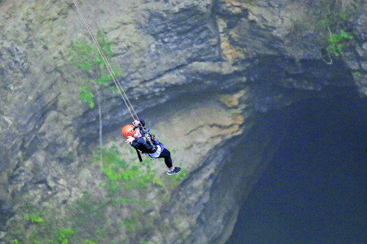 网红大秋千落差超百米好刺激好好玩