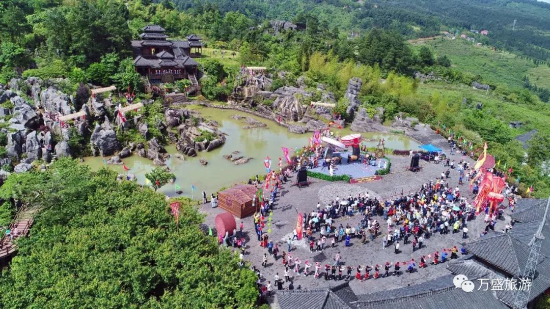 景区人从众叕,人气火炎焱燚,尽在万盛五一小长假!_旅游