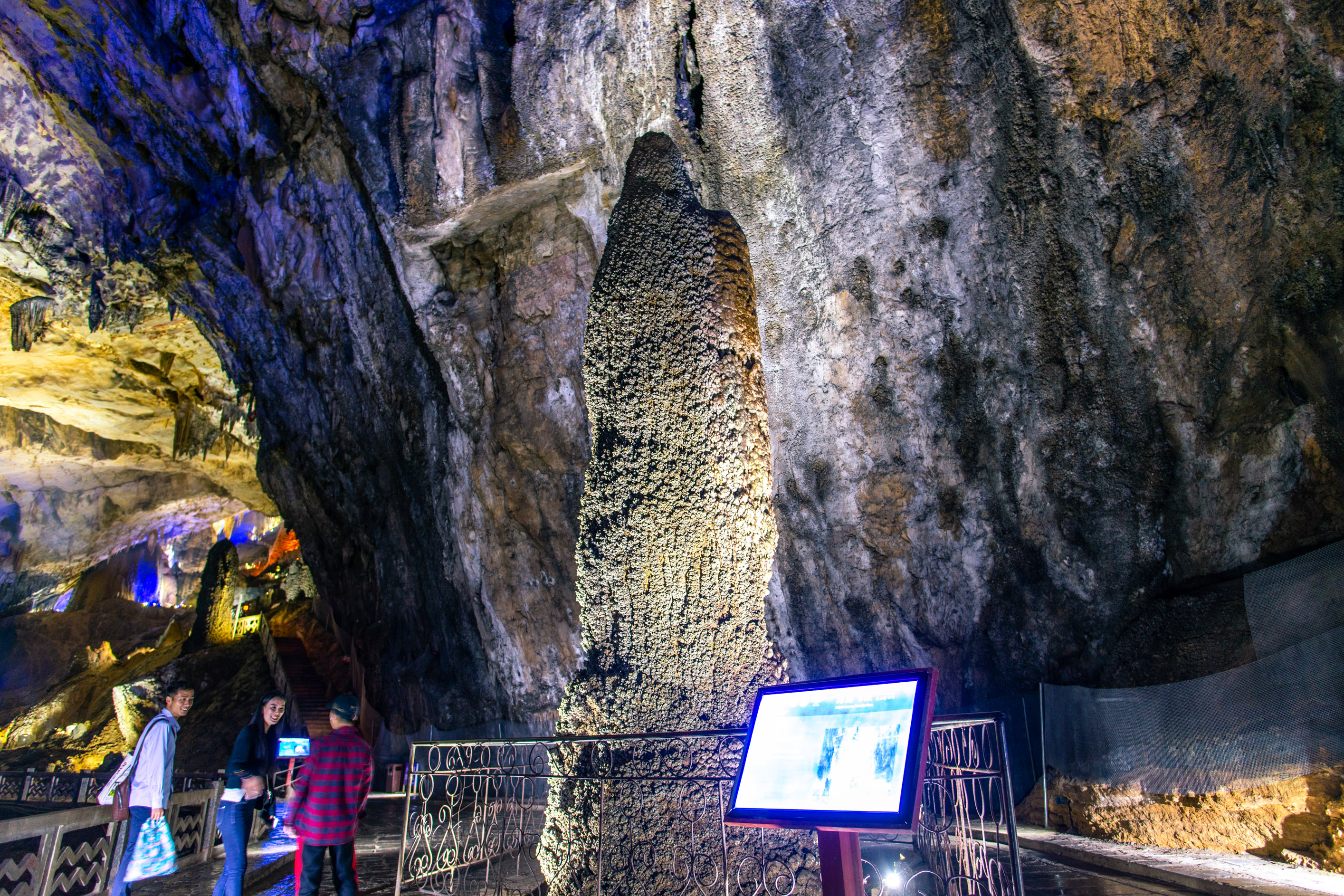 天下第一奇村 峰岩洞图片