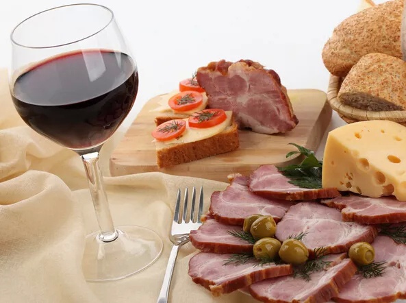 红酒如何与食物完美搭配这个妙招要熟记