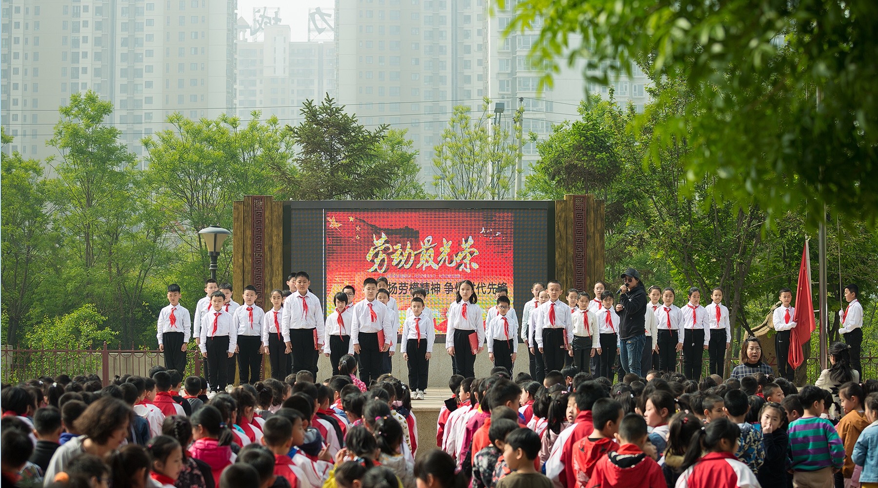 慶祝五一國際勞動節這個儀式怎能少杏花嶺區實驗小學