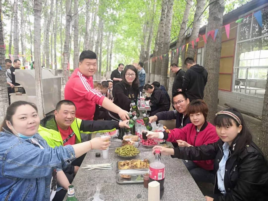 活力烧烤趴—景云金融全体员工相聚鹊华烟雨进行户外烧烤活动!