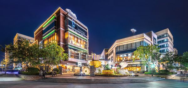 23家国际美食全景开放式商业街区中粮祥云小镇深夜食街点亮顺义夜经济