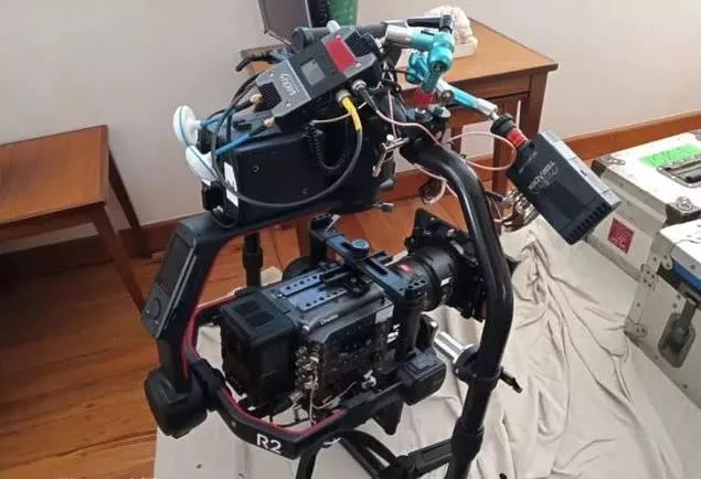 冯小刚新片新西兰开机，“挖角”张艺谋御用摄影师，黄轩演男主角