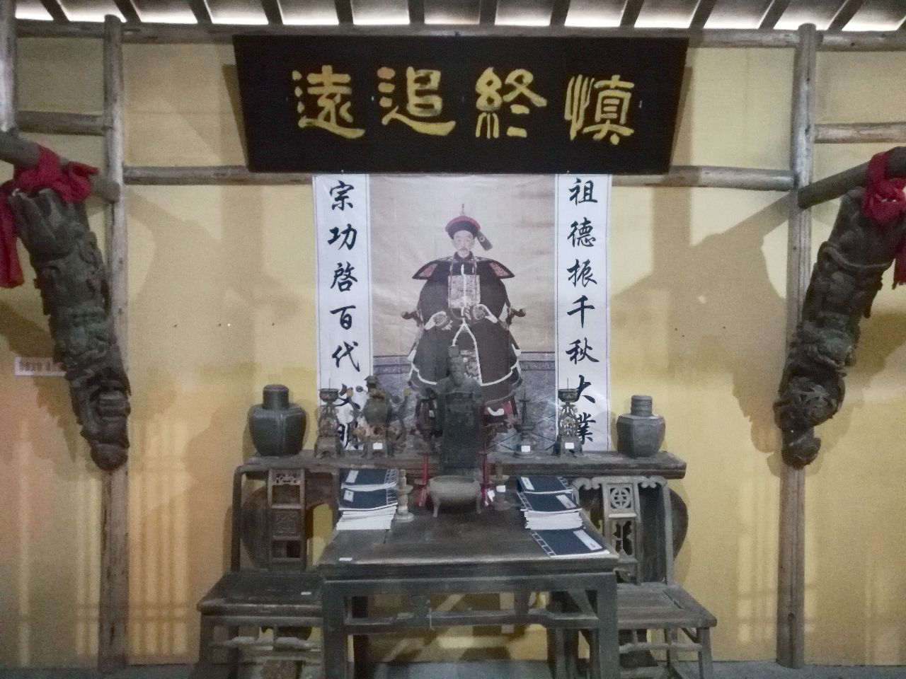 另外,还可以看到,古代的茶铺以及烧茶的灶台,形象生动的展现了当时的