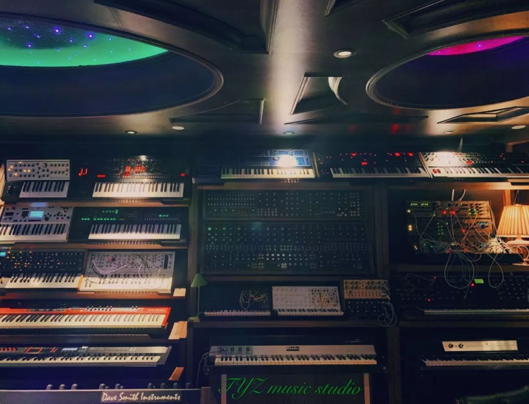 这几期节目王源都是在谭伊哲老师工作室里秘密训练结 语如今的媒体