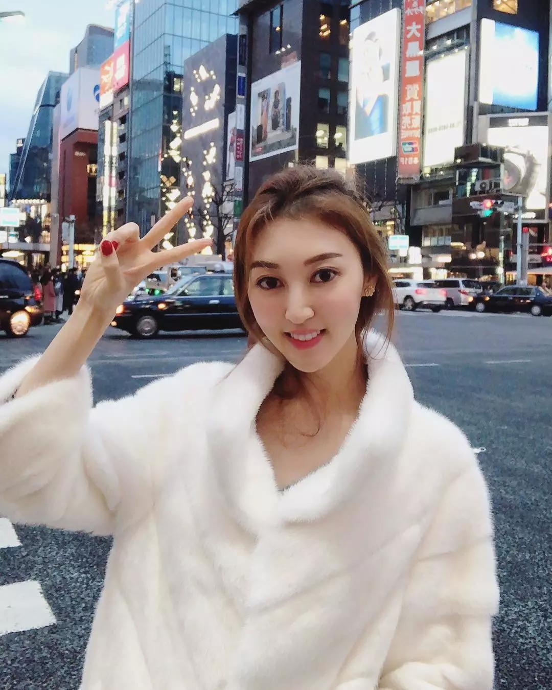 真魔幻._何艳娟