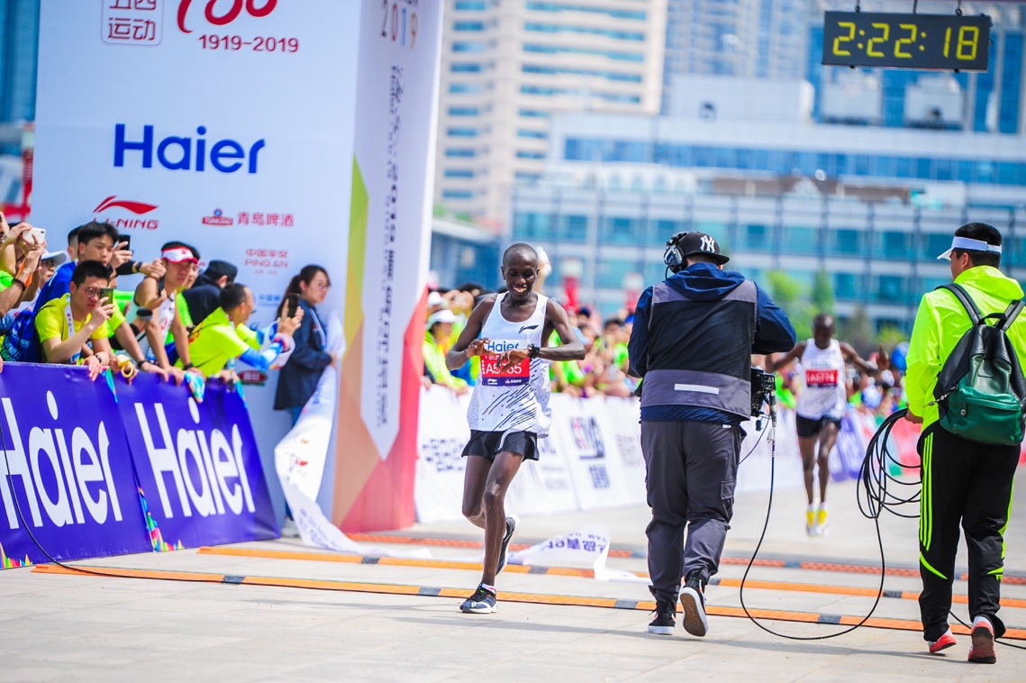 2019年5月4日——五四运动百年纪念日当天——2019青岛马拉松在青岛