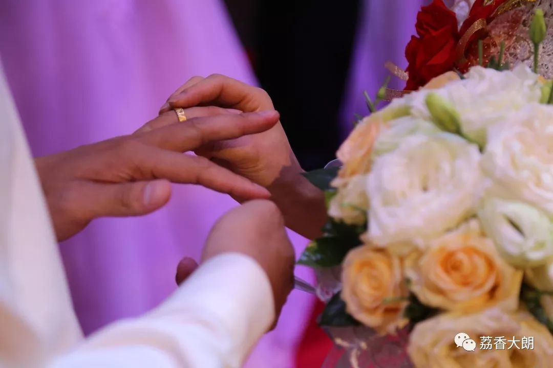 "挚爱青春 浪漫织城",16对新人幸福牵手,喜结良缘!