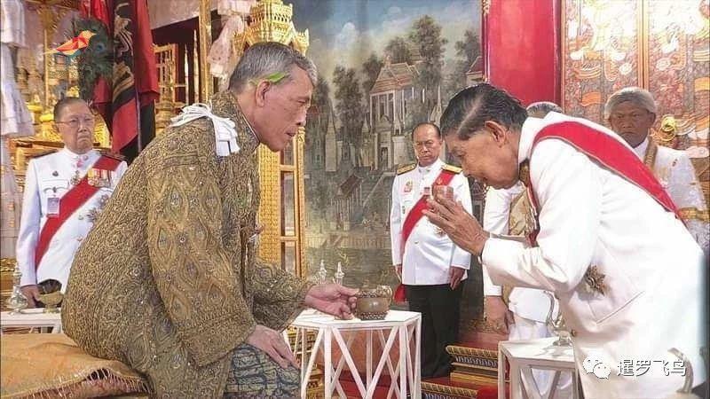 泰国国王加冕典礼灌顶仪式 圣水来自5条河流100多个取水点