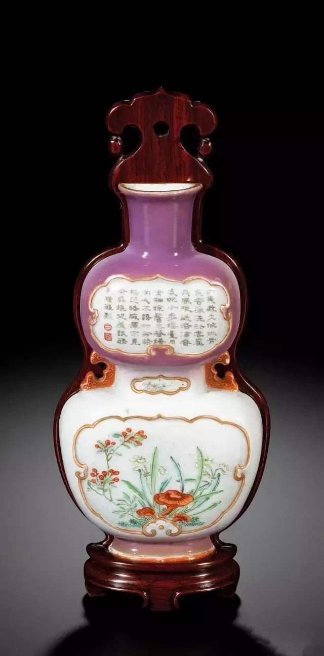 故宫三希堂内景 乾隆壁瓶甚是喜爱,命人在三希堂的墙壁上挂了朽多