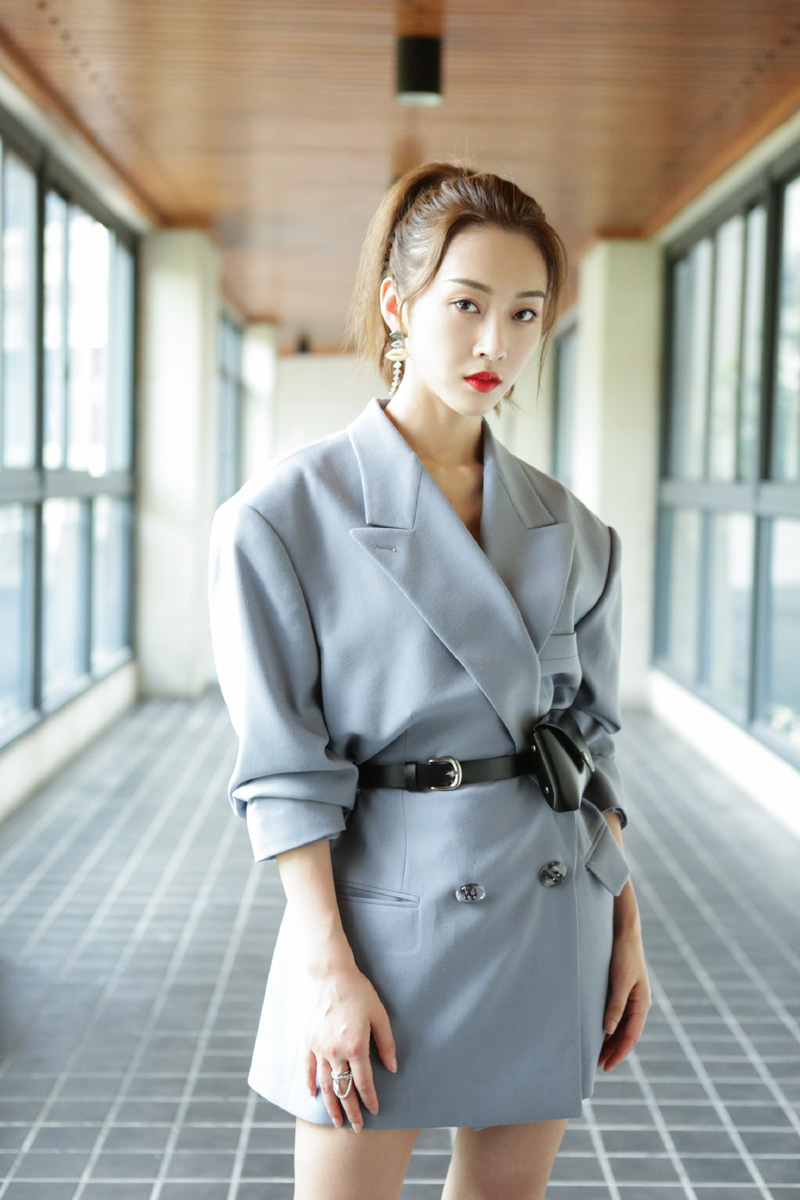 女艺人宣璐时尚干练性感活动写真