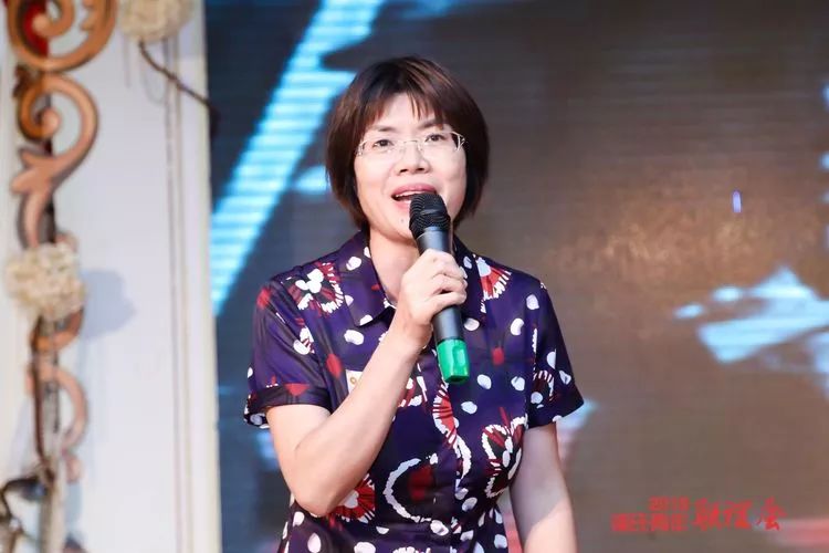 正式开始宗亲会歌舞高潮迭起《一杯美酒(表演者 潘劲松)民间技艺