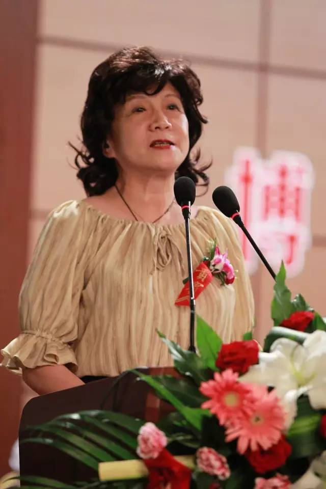 感恩大家风范诲人不倦的鲍蕙荞老师