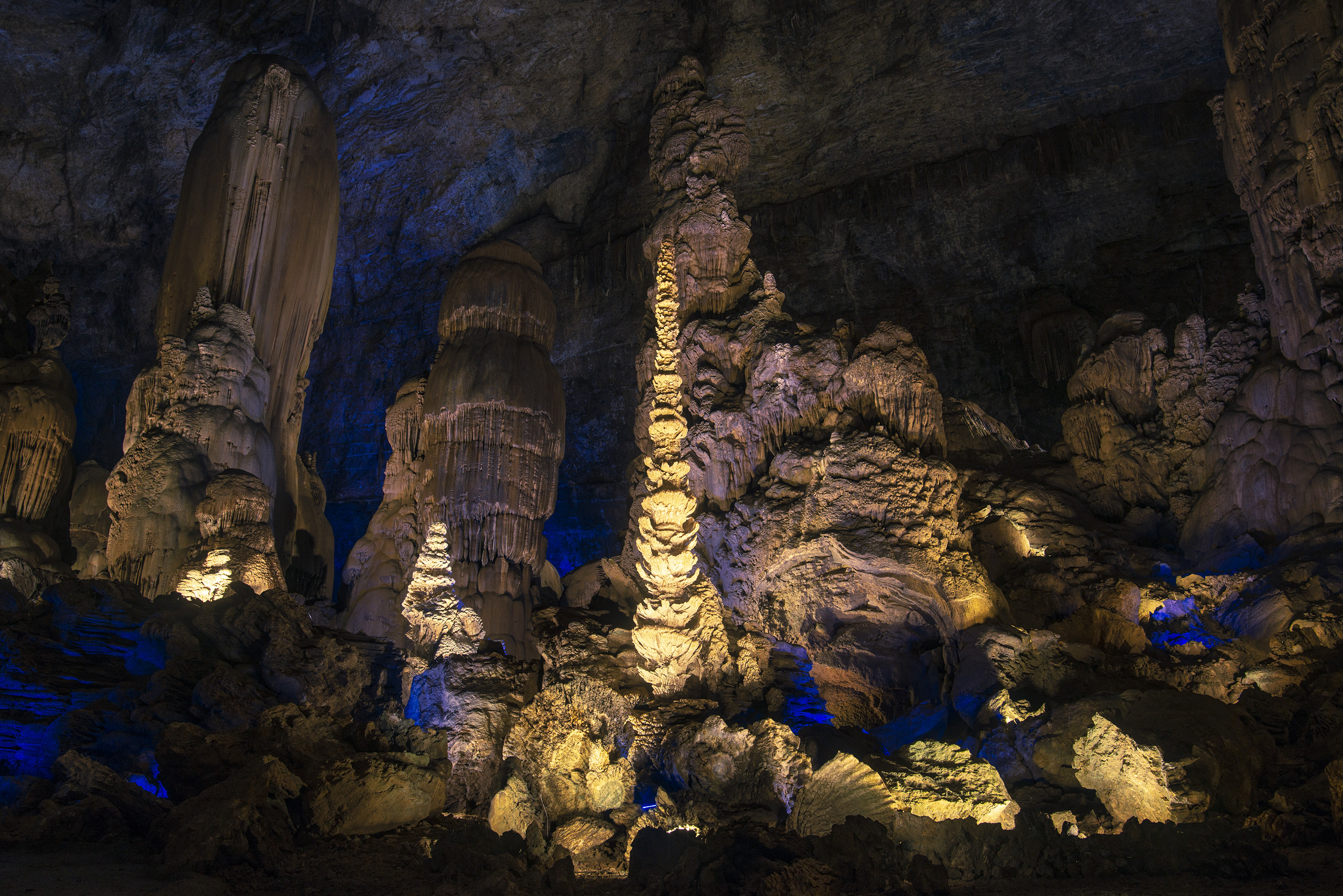 原创这个洞穴位居全国十大奇洞之首,常年恒温16度,贵州人的避暑胜地