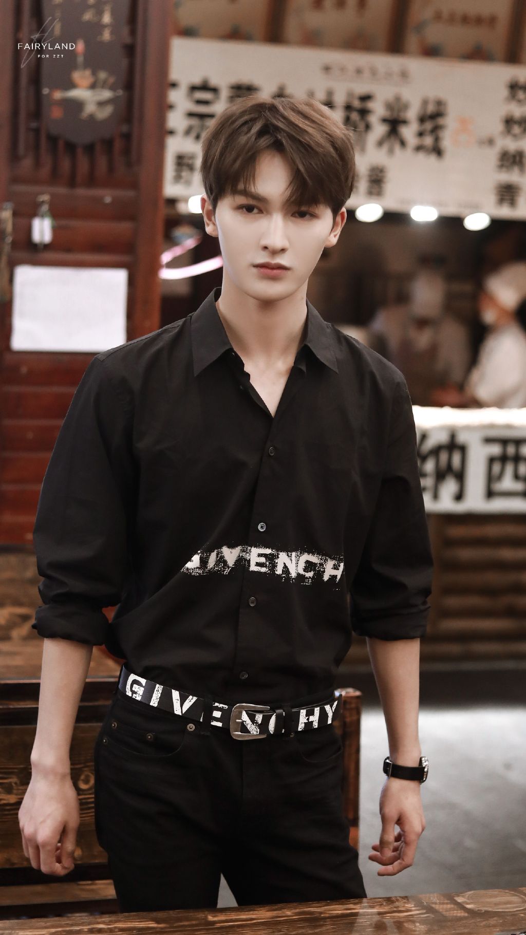 今天的他,让所有霸道总裁男主人设在现实中有了实体形象!