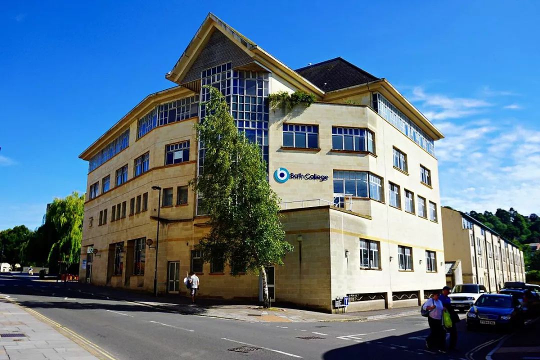 公立丨巴斯学院