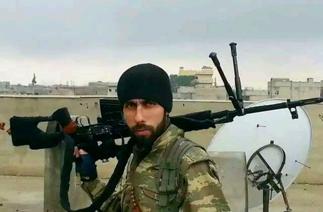 2014年,叙利亚26岁的狙击手musa,一个人狙击220名恐怖分子,守住了一座