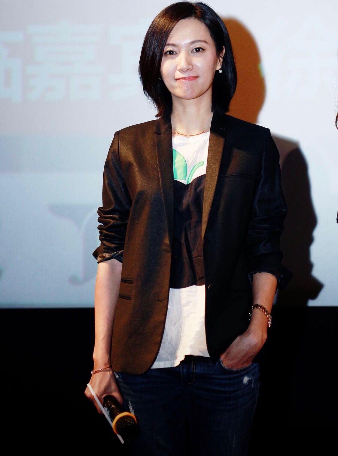 鲁豫去徐静蕾家做客一进客厅傻眼了大到放张乒乓球台还很宽敞