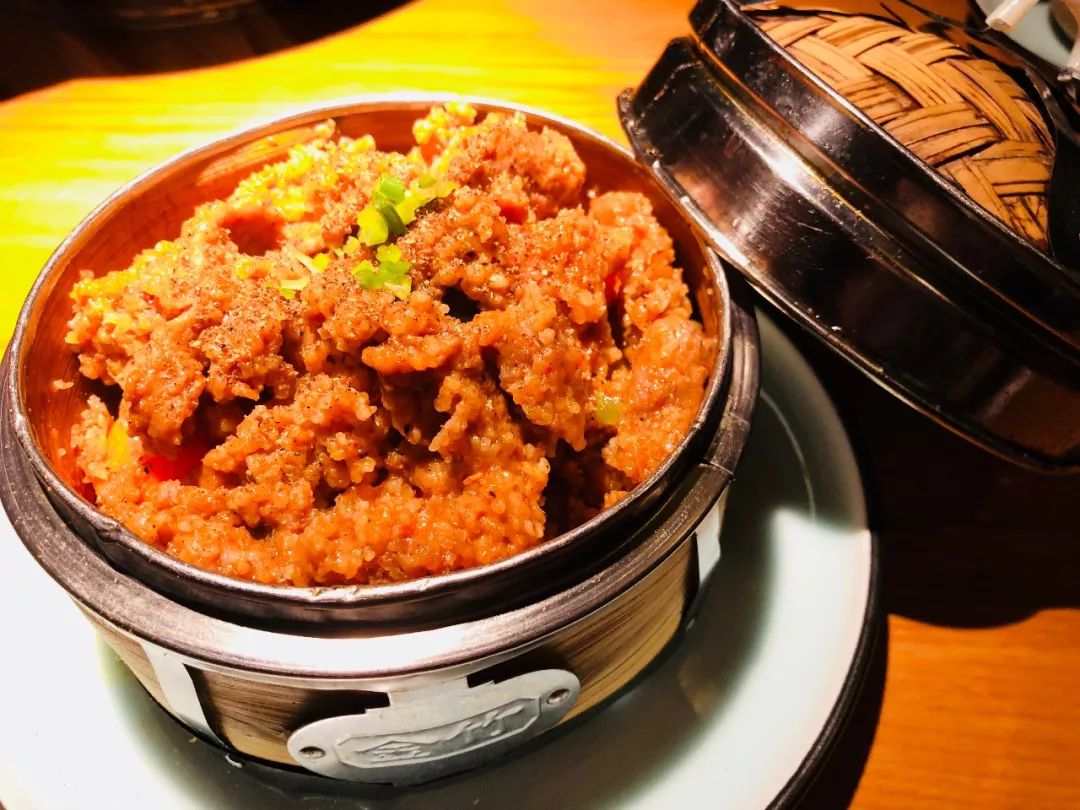 蒸出来的格格牛肉也是点单率非常高的下面红薯打底,牛肉又烂又糯天目
