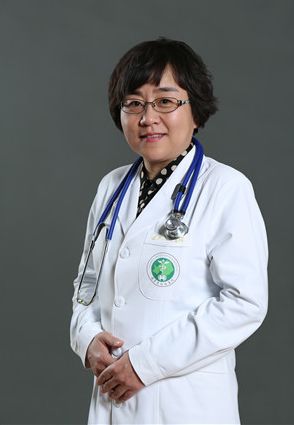 李霞:辽宁省肿瘤医院头颈放疗病区主任,中国抗癌协会神经肿瘤专业委员