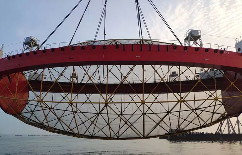 5米,养殖水体达13000立方米,预计可年产优质商品海水鱼120吨.