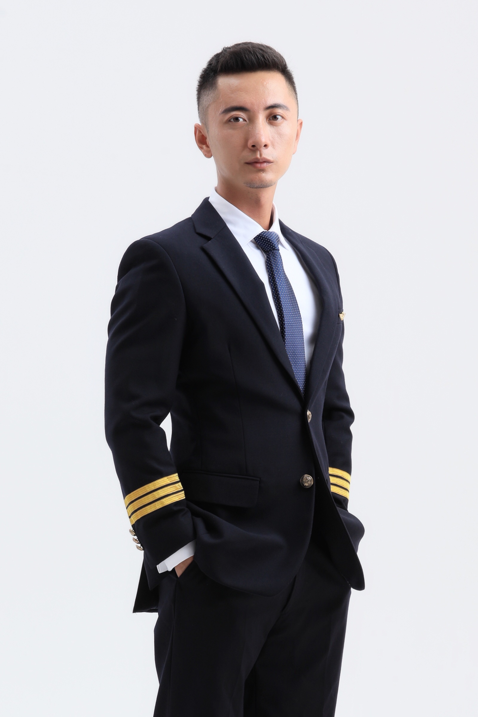 归来仍是少年贾景晖演绎话剧默默百味人生