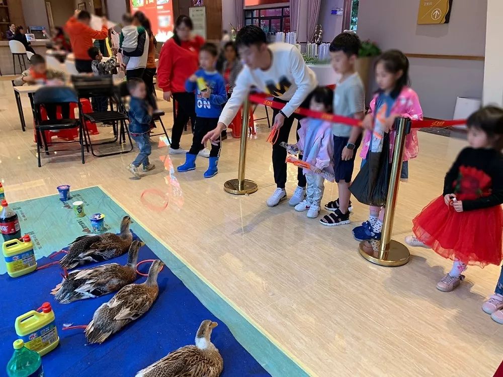 爱的魔力套圈圈,荔浦碧桂园物业带你嗨翻五一小长假