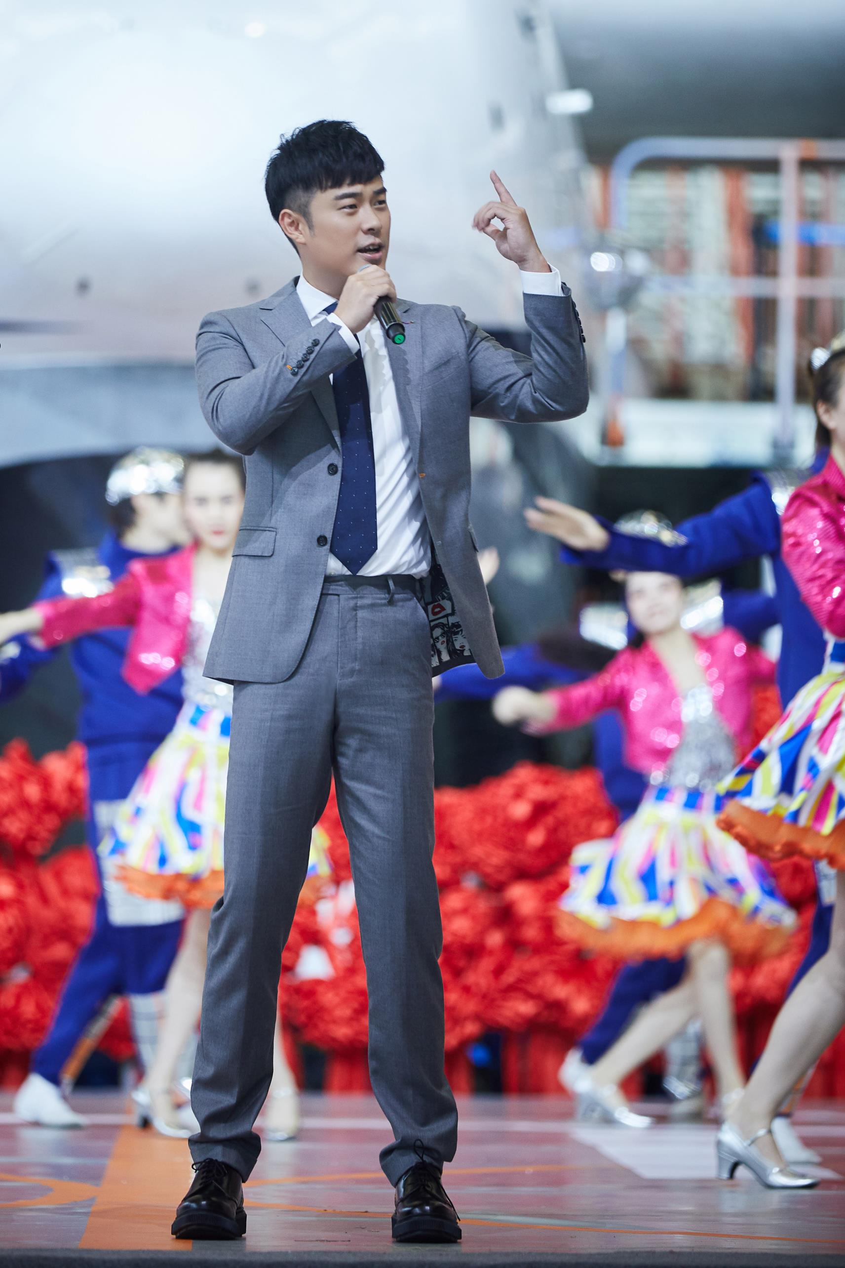 陈赫袁姗姗献唱央视五一晚会 《赞赞新时代》同歌中国梦