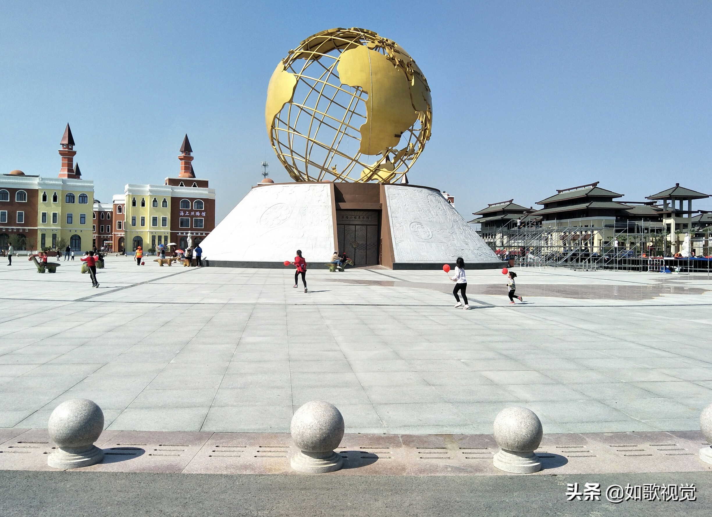 江苏连云港丝路小镇人头攒动逛了一圈不禁感叹不虚此行