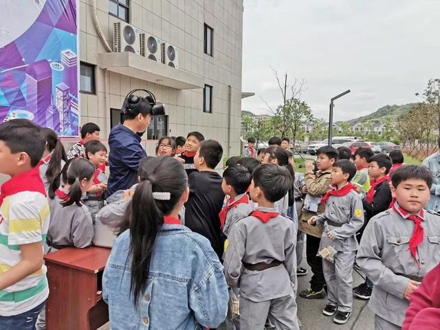 智造美丽温岭 科技引领童心梦 ——科普进校园活动走进坞根红军小学