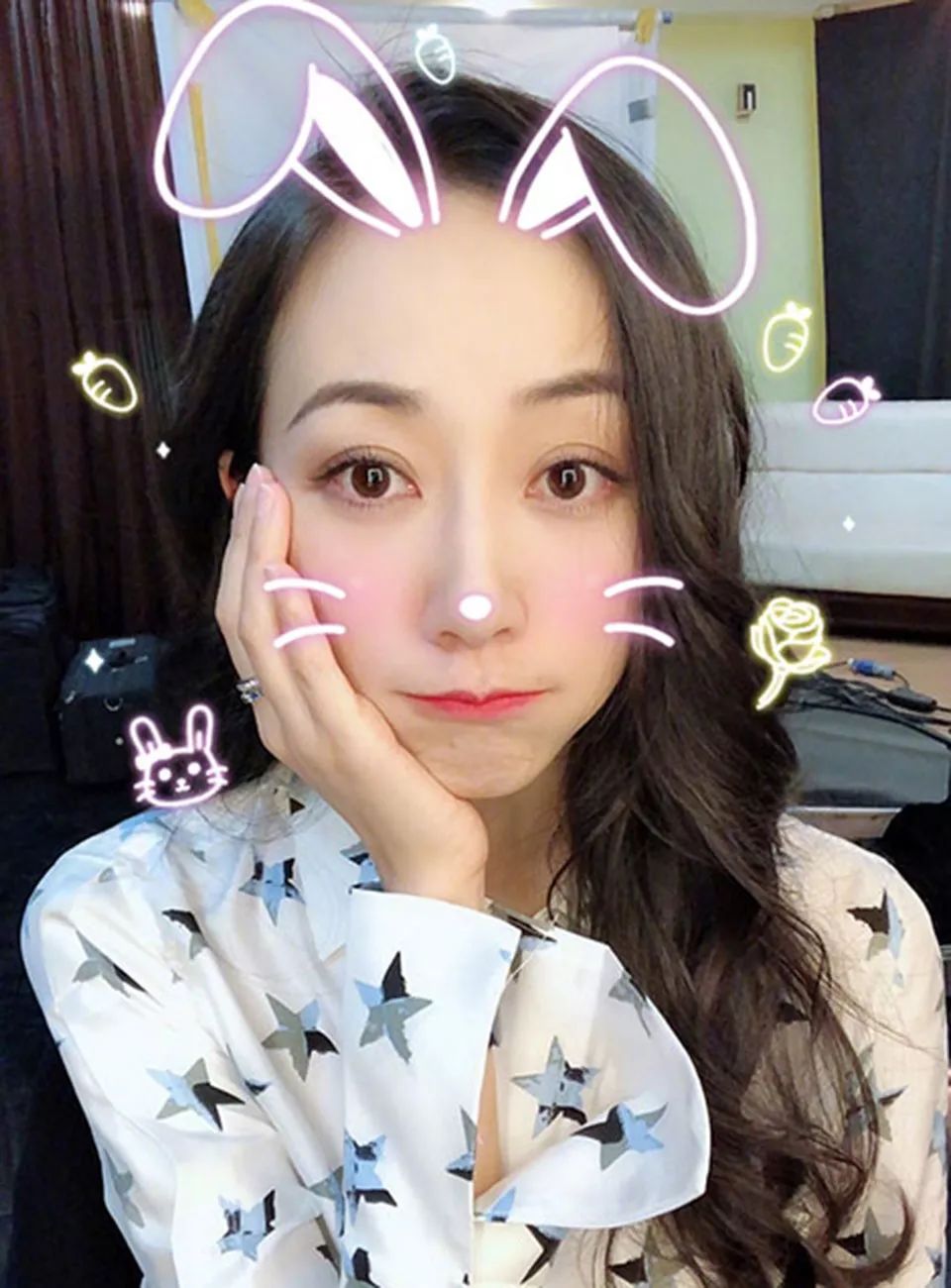 京城四美近况!三人片约多惹假唱争议,她负债数亿_韩雪