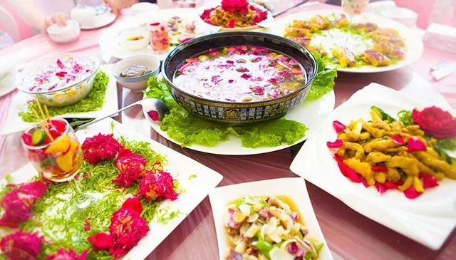 云南这些宴你吃过几种品尝鲜花宴正当时