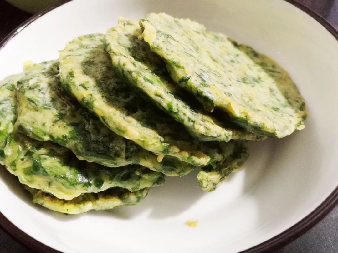 这种野菜农村到处都是它能清热解毒把它做成野菜饼特别好吃