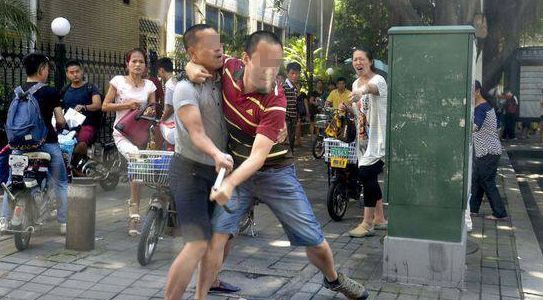 赤峰两村民因琐事发生争吵,一人持刀伤人,却只判八个月?原来