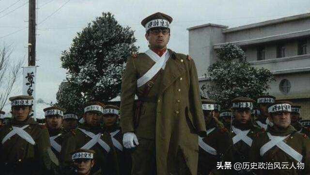 要求各报刊登他们的《崛起宣言书》,在他们所占领的地区张贴"尊皇讨奸