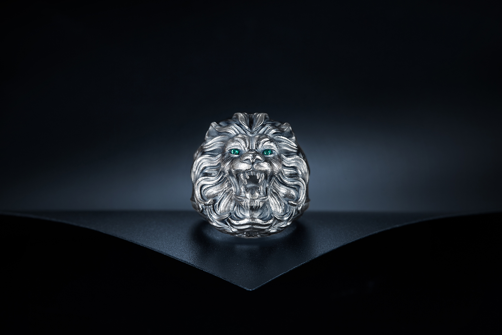 小师父 - 王者归来狮子系列,展现男性雄风必备!-搜狐大视野-搜狐新闻