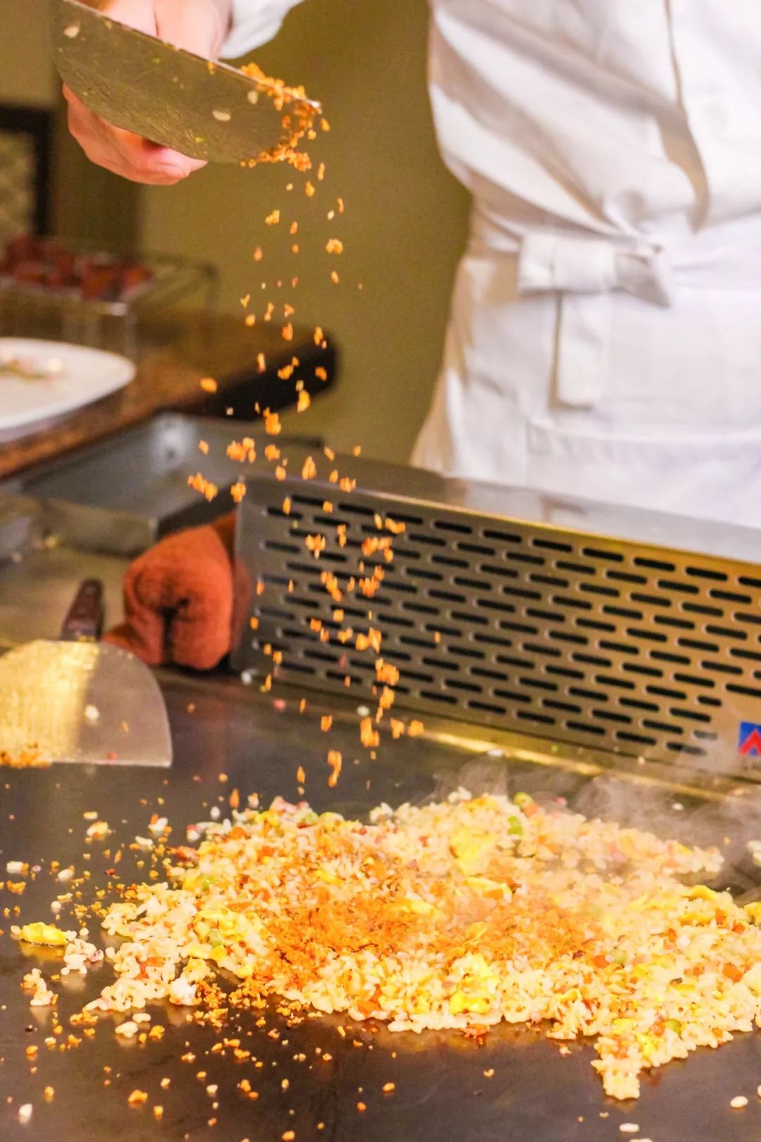 厦门第①家杂技铁板烧店来了一口爆汁上桌还会喷火