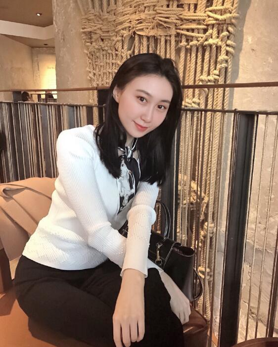 水均益大女儿近照曝光,清纯漂亮颜值不输女明星